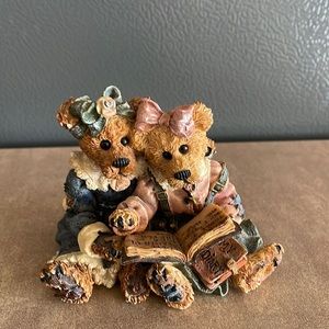 Boyds bears Bailey and Becky Dash the diary. Resin. 3.5”L.